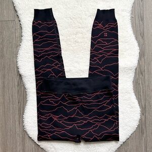 Sweaty Betty Black Thermal Red Mountain Pattern Leggings